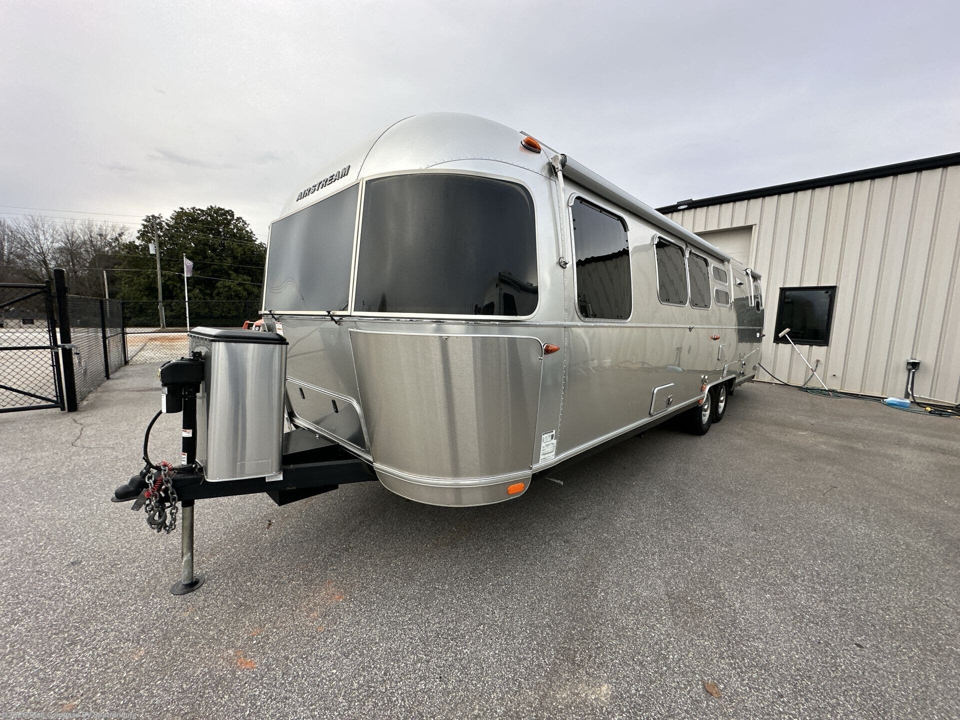 Used 2023 Airstream Flying Cloud 30FB Bunk available in Duncan, South Carolina