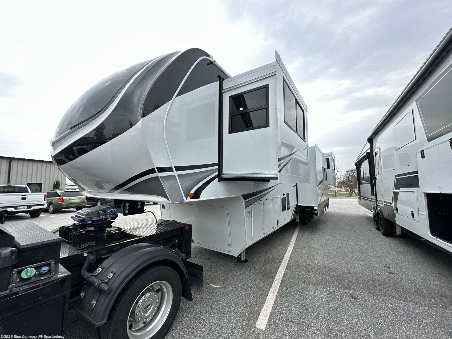 2026 Solitude 414LJMJ by Grand Design from Blue Compass RV Spartanburg in Duncan, South Carolina