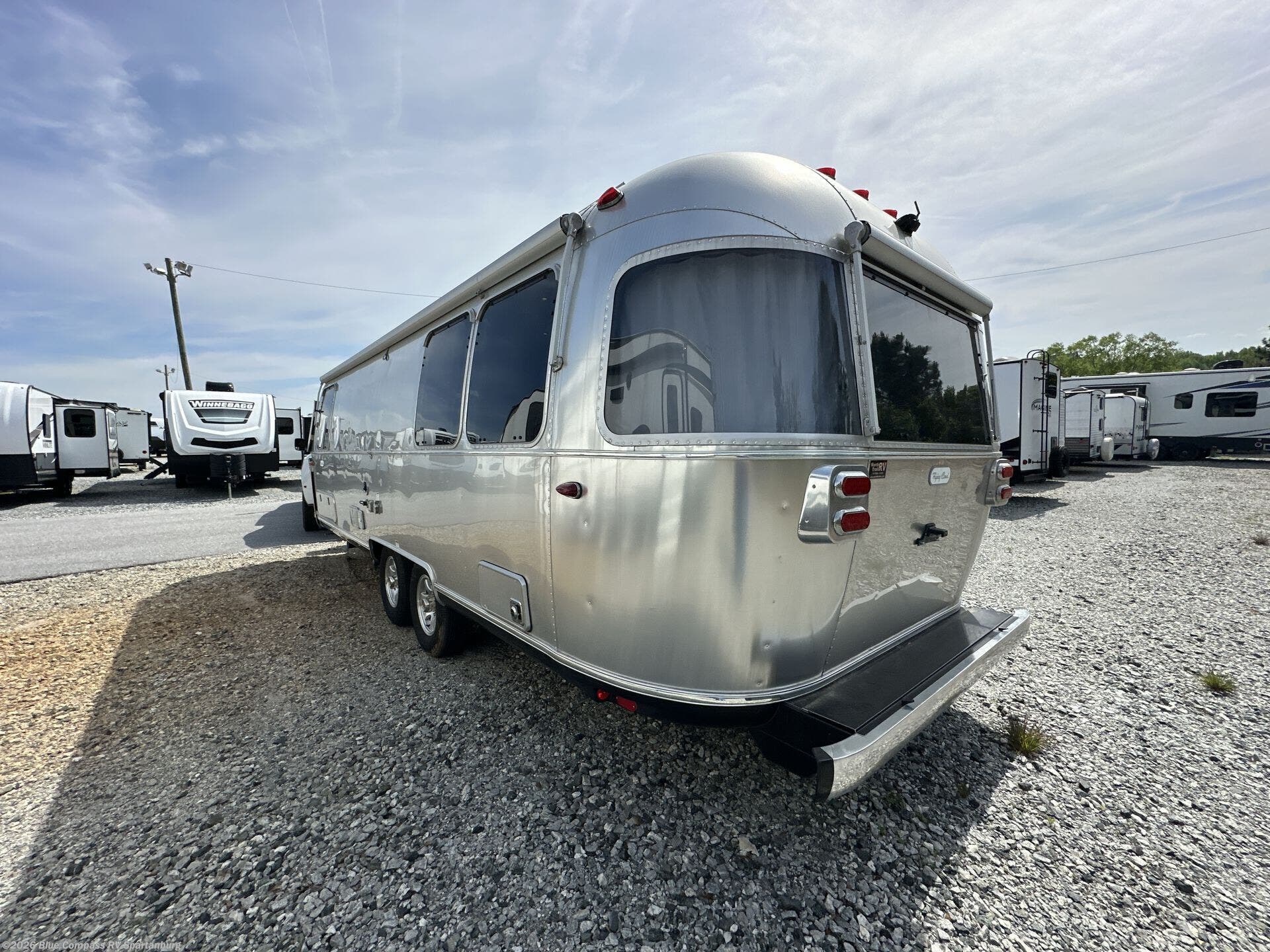 Used 2022 Airstream Flying Cloud 27FB Twin available in Duncan, South Carolina