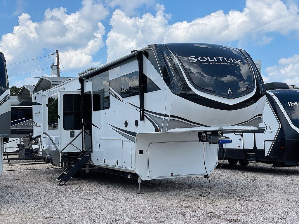 2025 Solitude 390RK by Grand Design from Blue Compass RV Spartanburg in Duncan, South Carolina