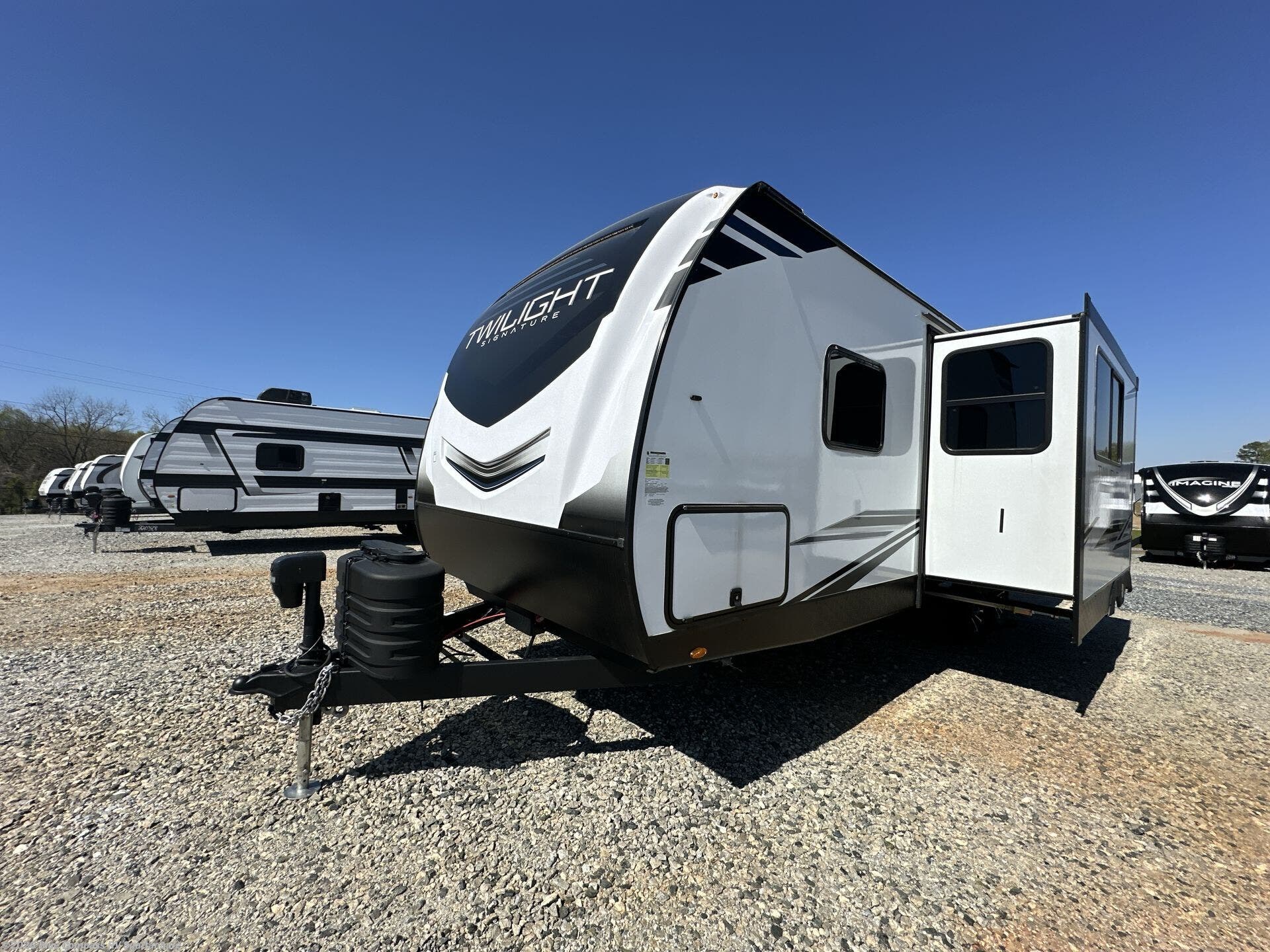 Used 2024 Cruiser RV Twilight Signature TWS-25BH available in Duncan, South Carolina