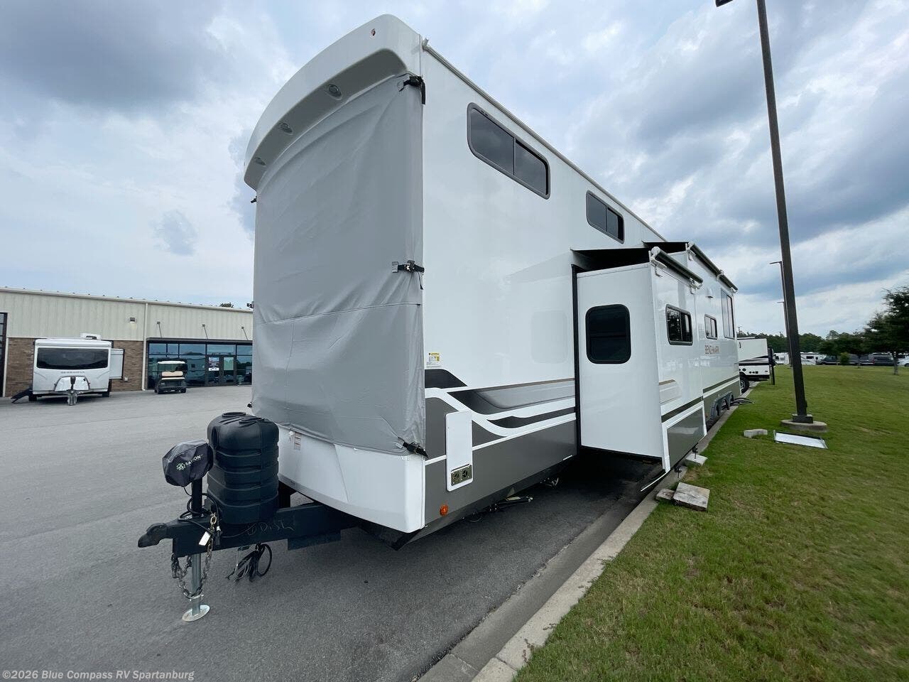 2026 Benchmark 44LFT by Alliance RV from Blue Compass RV Spartanburg in Duncan, South Carolina