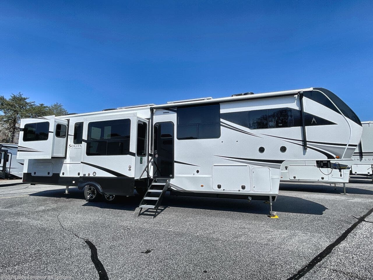 2025 Solitude 376RD by Grand Design from Blue Compass RV Concord in Concord, North Carolina