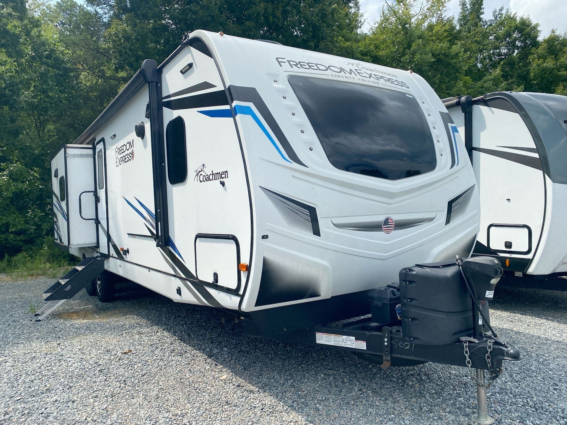 2022 Freedom Express Liberty Edition 320BHDSLE by Coachmen from Blue Compass RV Concord in Concord, North Carolina