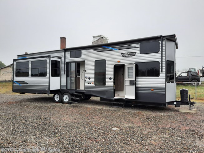 2021 Forest River Salem Grand Villa 42DL RV for Sale in Puyallup, WA