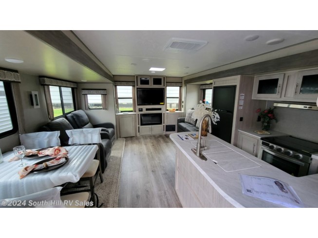 New 2022 Coachmen Catalina Legacy Edition 333RETS available in Yelm, Washington