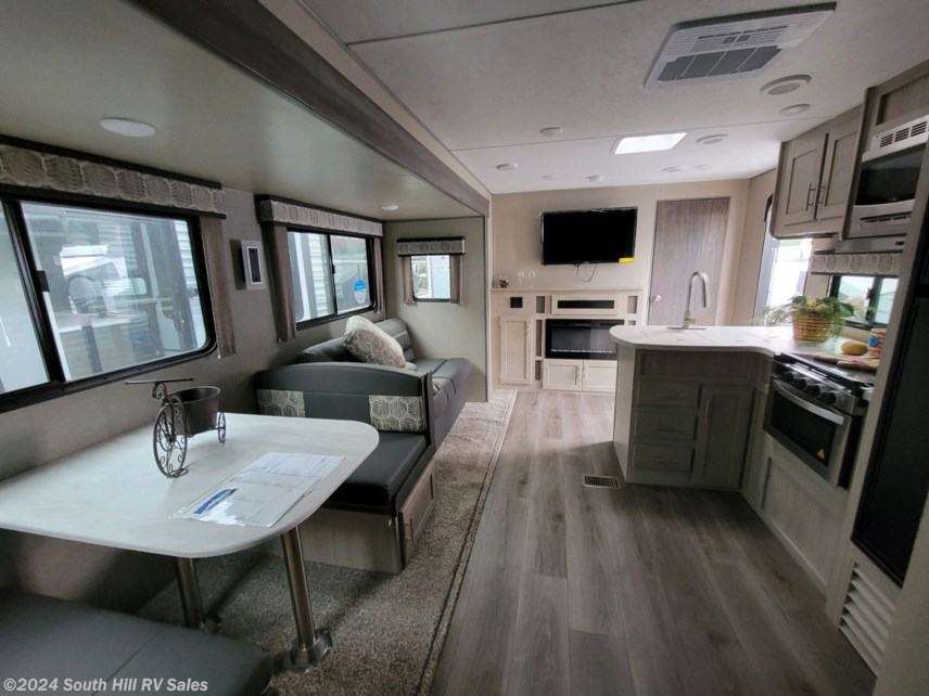 New 2022 Coachmen Catalina Legacy Edition 323QBTSCK available in Puyallup, Washington