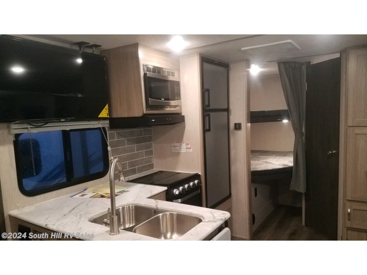 New 2022 Coachmen Freedom Express Ultra Lite 238BHS available in Puyallup, Washington