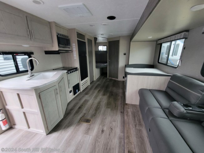 2023 Coachmen Catalina Summit Series 8 261BHS - New Travel Trailer For Sale by South Hill RV Sales in Puyallup, Washington
