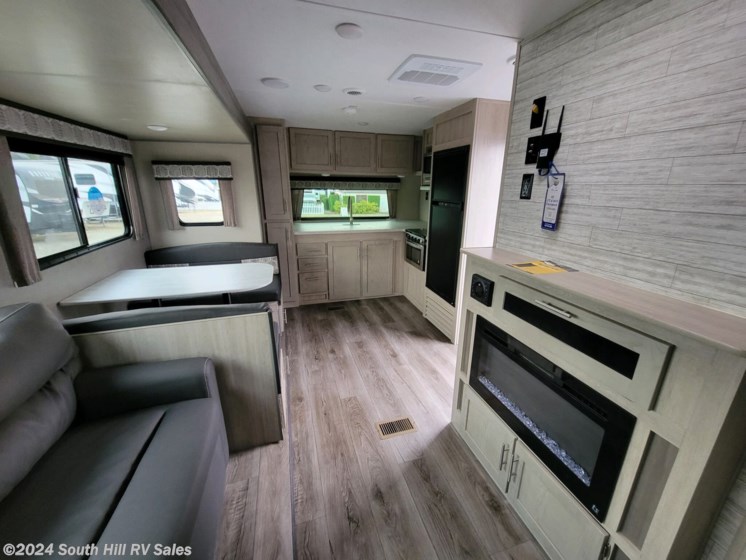 New 2023 Coachmen Catalina Legacy Edition 263FKDS available in Puyallup, Washington
