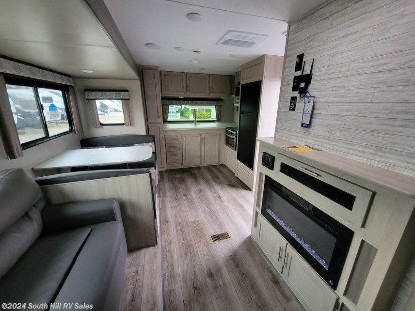 New 2023 Coachmen Catalina Legacy Edition 263FKDS available in Puyallup, Washington