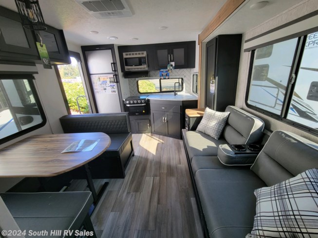 New 2023 Coachmen Freedom Express Ultra Lite 246RKS available in Puyallup, Washington