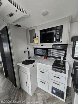 &lt;p&gt;AWESOME SMALL FAMILY UNIT - SO MANY OPTIONS PACKED IN TO THIS CABIN ON WHEELS!&amp;nbsp; SOLAR PANELS ON THE ROOF KEEP THE FRIDGE COLD NO MATTER WHERE YOU CAMP OR SET UP FOR THE NIGHT!&amp;nbsp; BIG SHOWER FOR THE SIZE AS WELL!&amp;nbsp; TIME TO MAKE SOME FUN FAMILY MEMORIES!&lt;/p&gt;