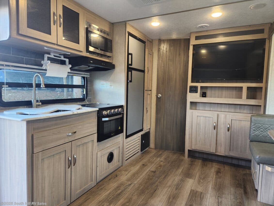 2021 Coachmen Freedom Express 248RBS - Used Travel Trailer for sale by South Hill RV Sales in Puyallup, Washington