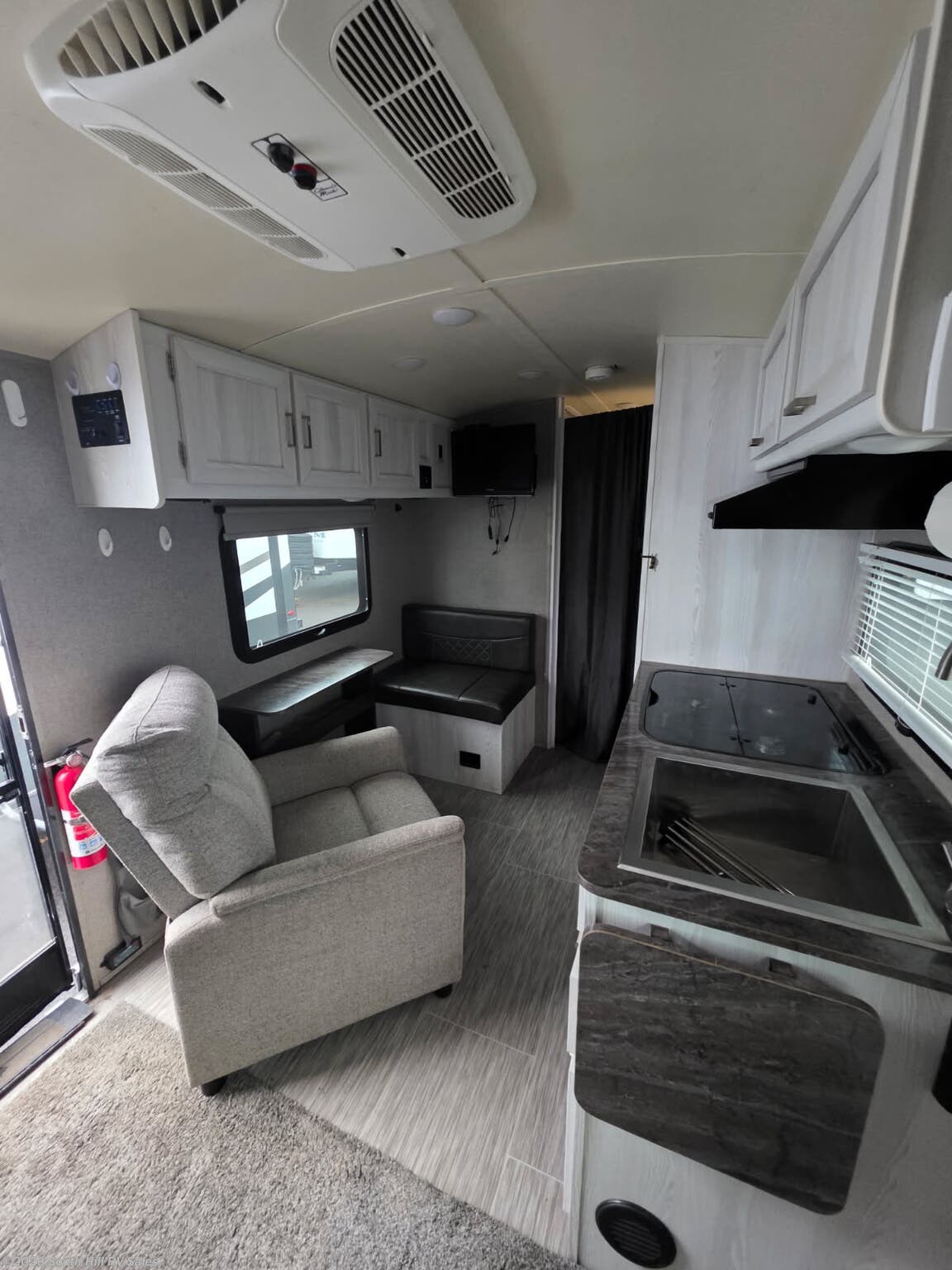 2018 Forest River Rockwood Geo Pro 19fd - Used Travel Trailer for sale by South Hill RV Sales in Yelm, Washington