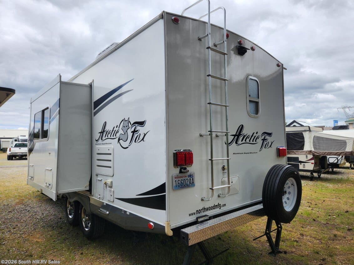 2017 Northwood Arctic Fox 25R - Used Travel Trailer For Sale by South Hill RV Sales in Puyallup, Washington features Non-Smoking Unit, Stove Top Burner, Awning, Smoke Detector, Converter