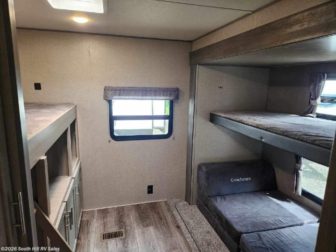 2022 Coachmen Catalina Legacy Edition 323BHDSCK