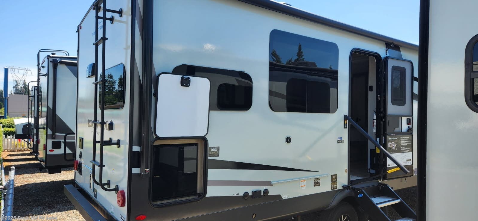 2027 Forest River Rockwood Ultra Lite 2711RK - New Travel Trailer for sale by South Hill RV Sales in Puyallup, Washington