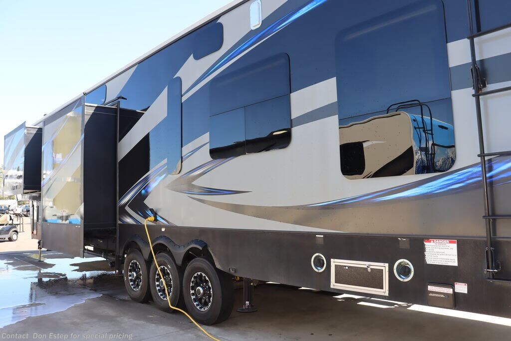 2016 Fuzion 422 - Chrome by Keystone from Southaven RV & Marine in Southaven, Mississippi