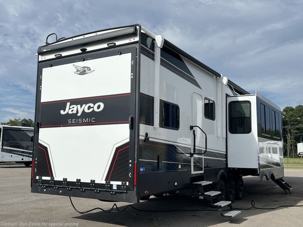 New 2026 Jayco Seismic 395 available in Southaven, Mississippi