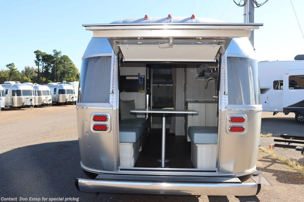 New 2026 Airstream International 27FB available in Southaven, Mississippi