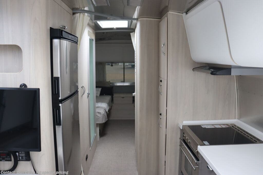 Used 2022 Airstream Globetrotter® 27FB Twin available in Southaven, Mississippi