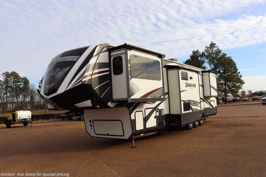 2017 Grand Design Momentum 376TH - Used Fifth Wheel For Sale by Southaven RV & Marine in Southaven, Mississippi
