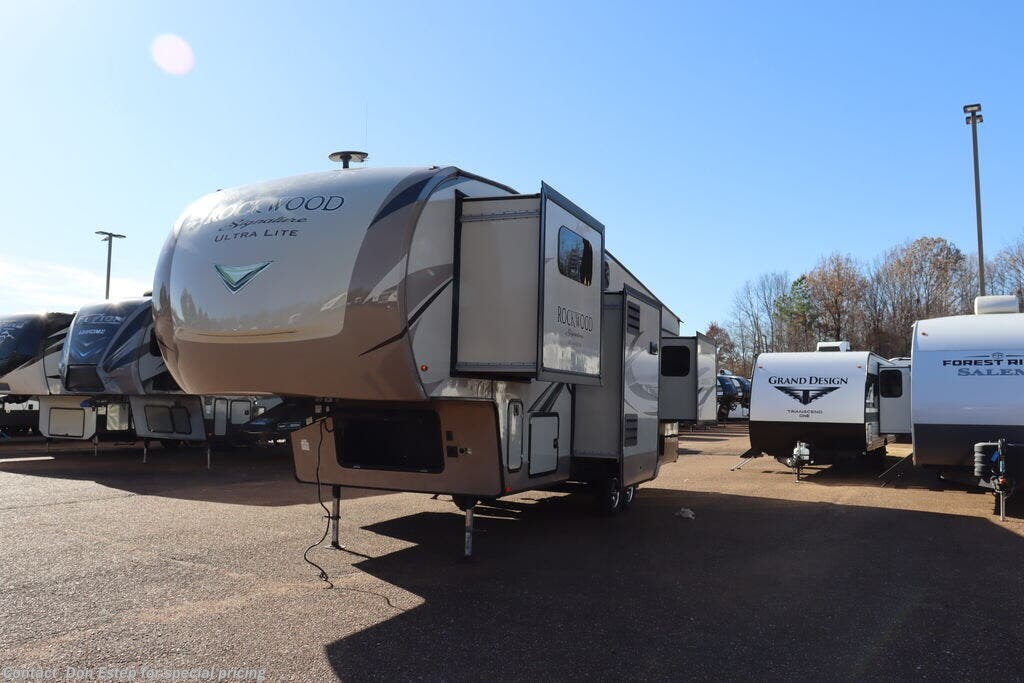 2019 Forest River Rockwood Signature Ultra Lite 8297S - Used Fifth Wheel For Sale by Southaven RV & Marine in Southaven, Mississippi