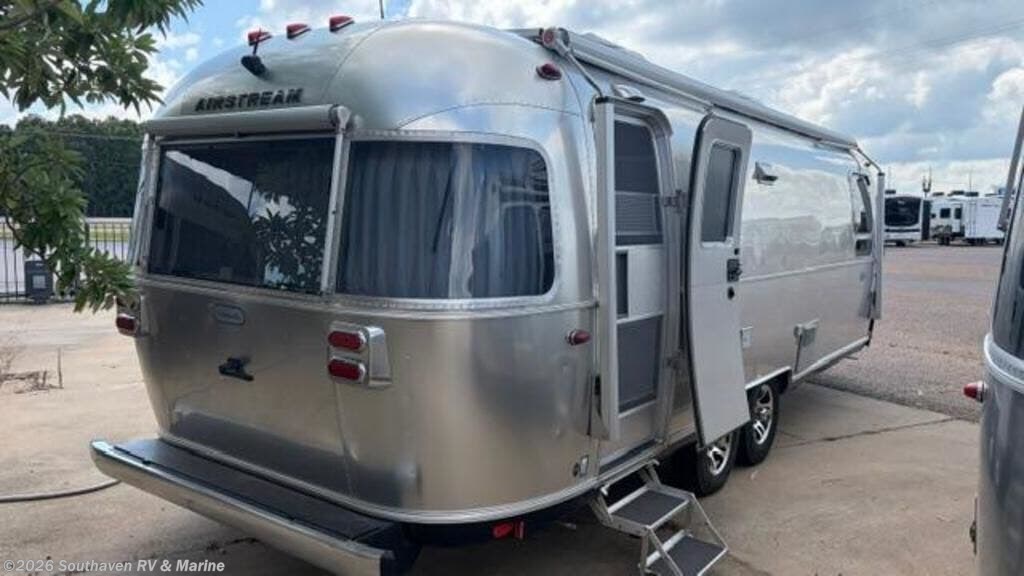 2019 Globetrotter® 27FBQ by Airstream from Southaven RV & Marine in Southaven, Mississippi