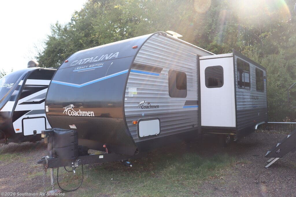 2023 Coachmen Catalina Legacy Edition 293QBCK - Used Travel Trailer For Sale by Southaven RV & Marine in Southaven, Mississippi