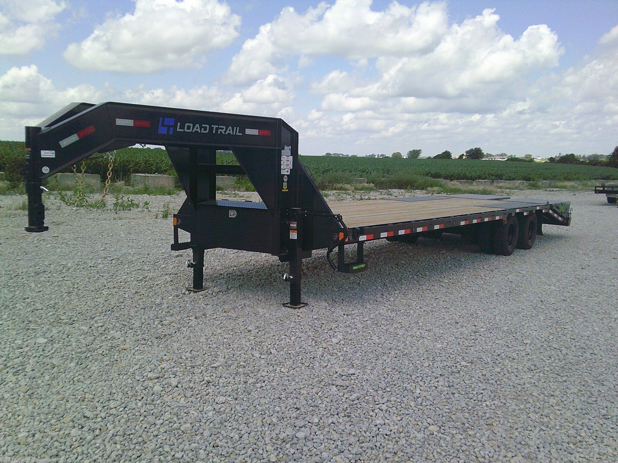 2025 Load Trail GP 102"x32' Tandem Low-Pro GN Trailer 25K