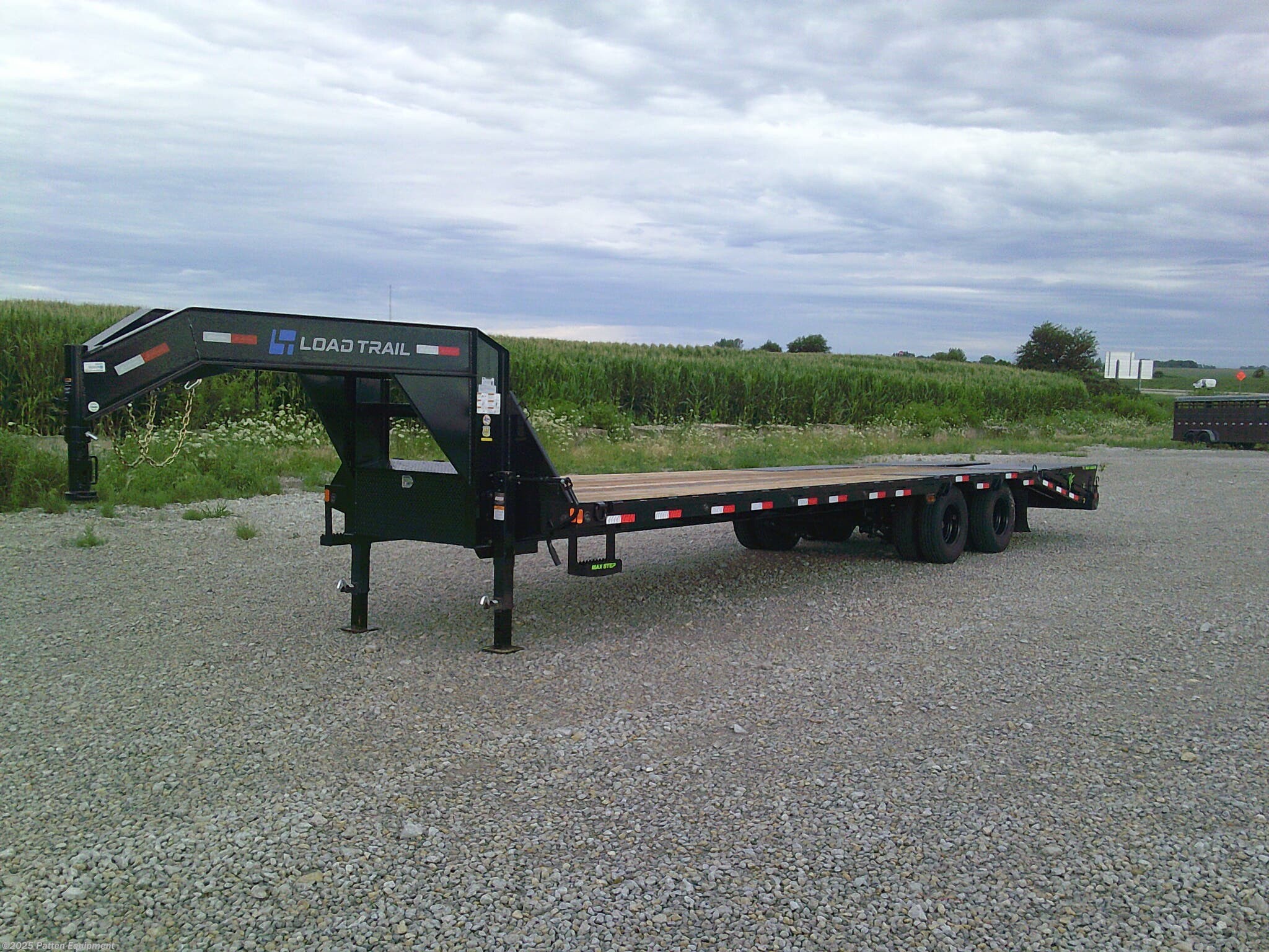 2026 Load Trail GP 102" x 32' Tandem Low-Pro GN Trailer 25.9K
