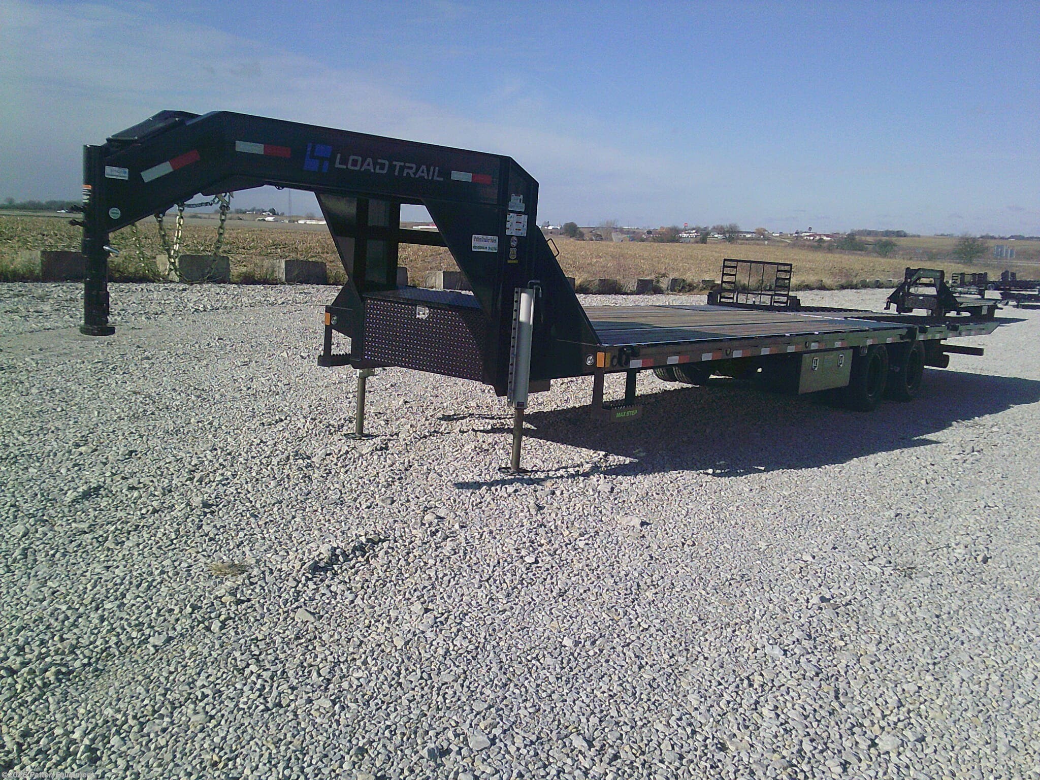 2026 Load Trail GL 102" x 32' Tandem Low-Pro GN w/Hyd. Dove Trailer