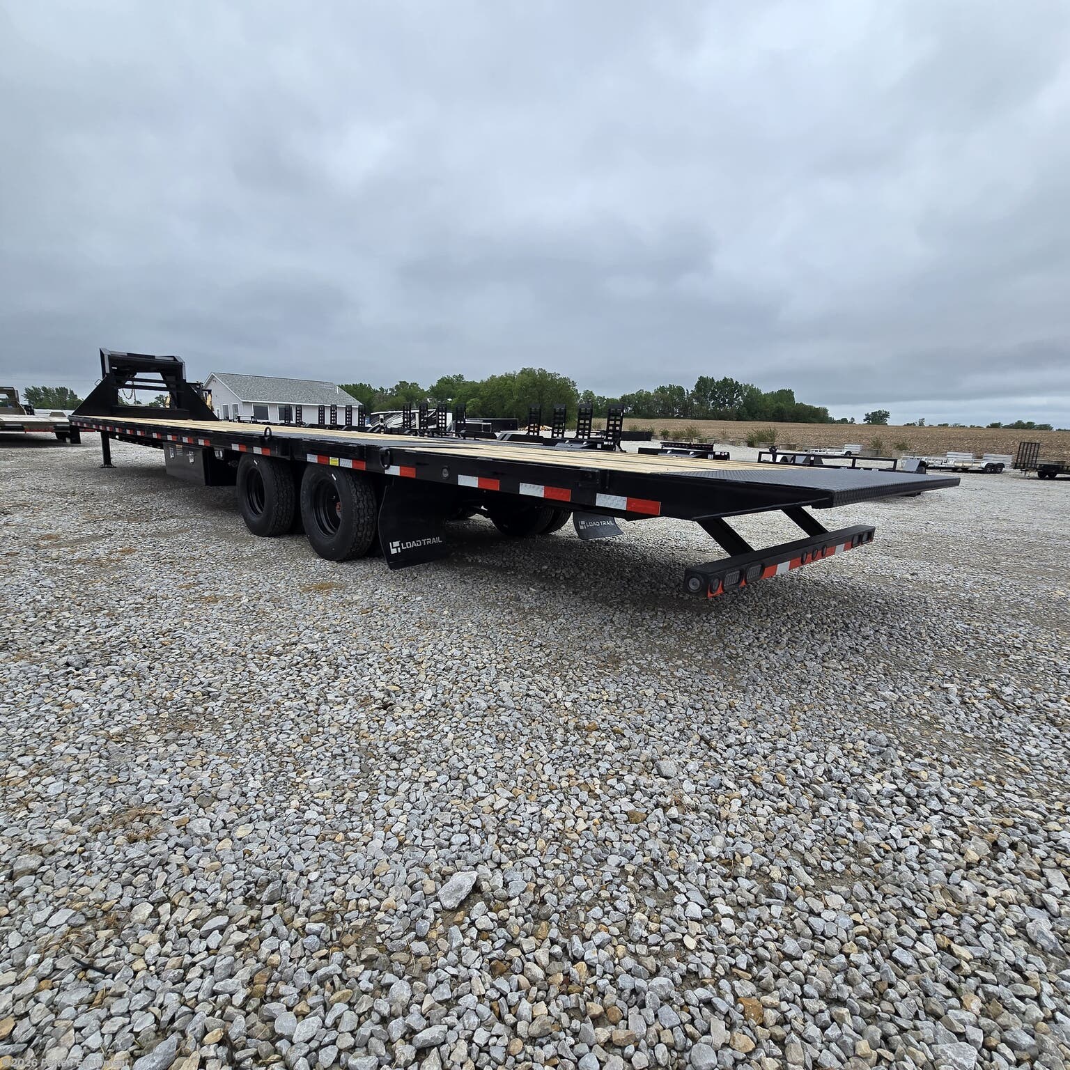 New 2026 Load Trail GL 102"x 40' Tandem Low-Pro GN w/Hyd. Dove 25.9K available in Urbana, Iowa