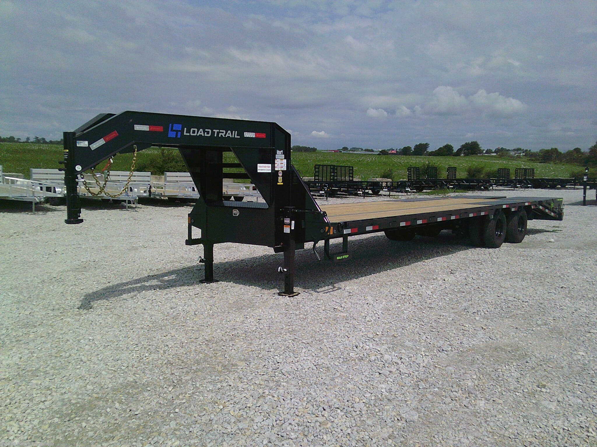 2027 Load Trail GP 102" x 32' Tandem Low-Pro GN Trailer 25.9K