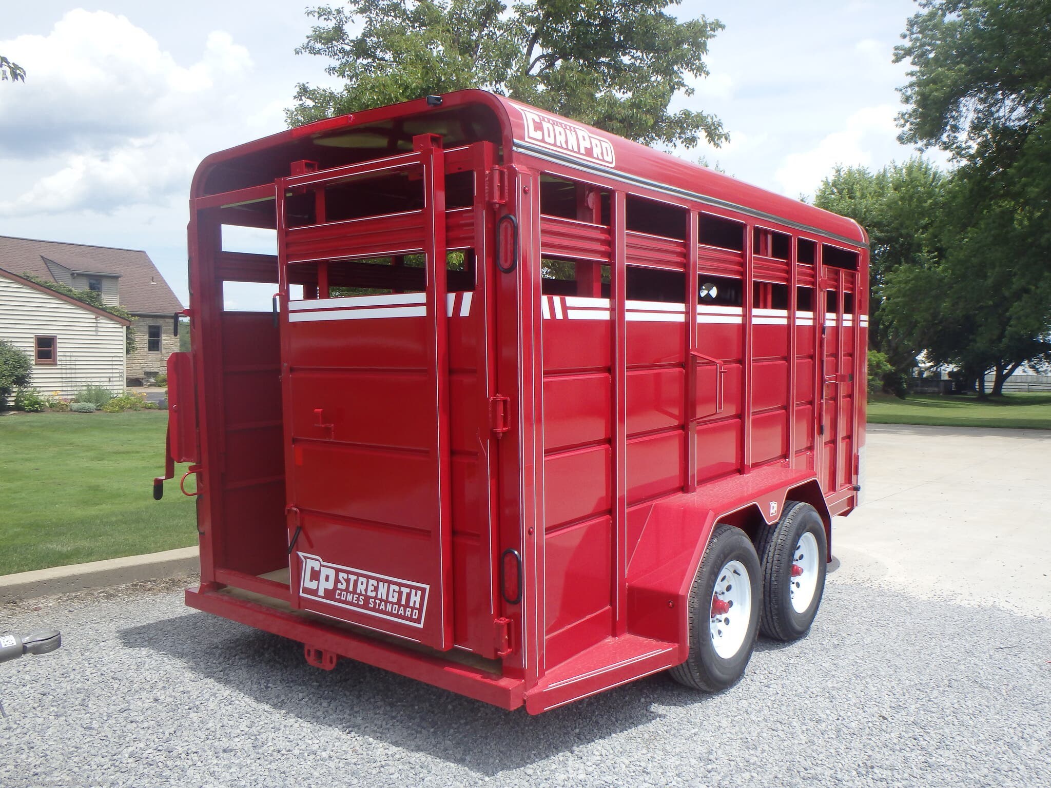 livestock trailer dealers