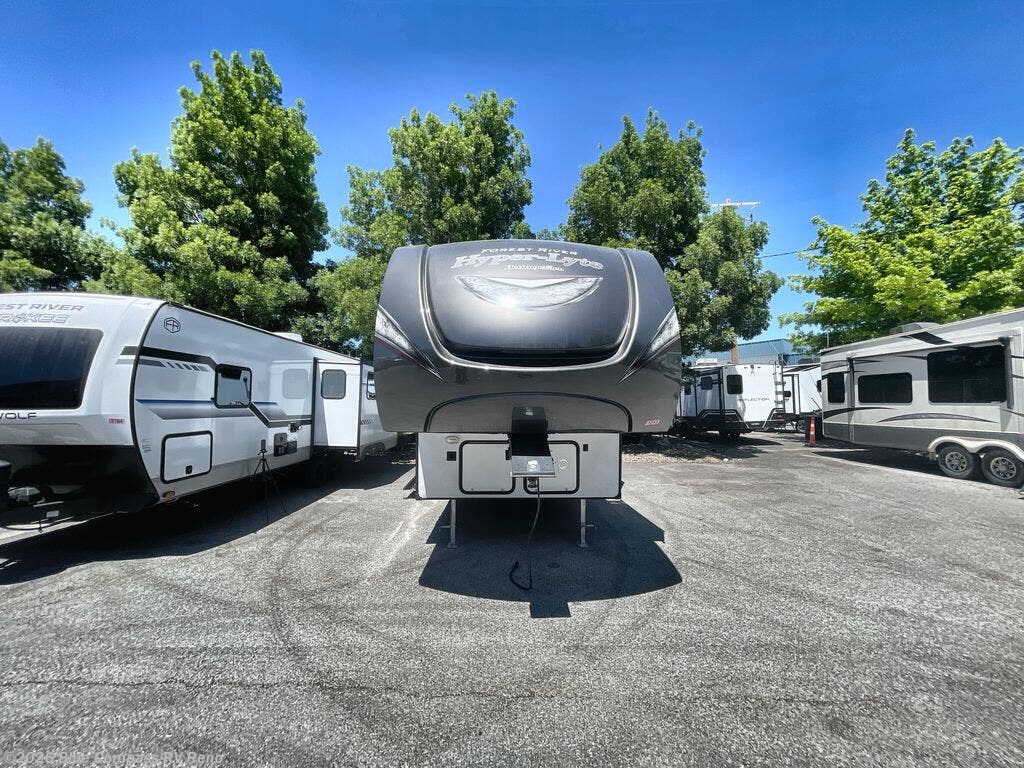 Used 2019 Forest River Wildwood Heritage Glen Hyper-Lyte 29RLSHL available in Reno, Nevada