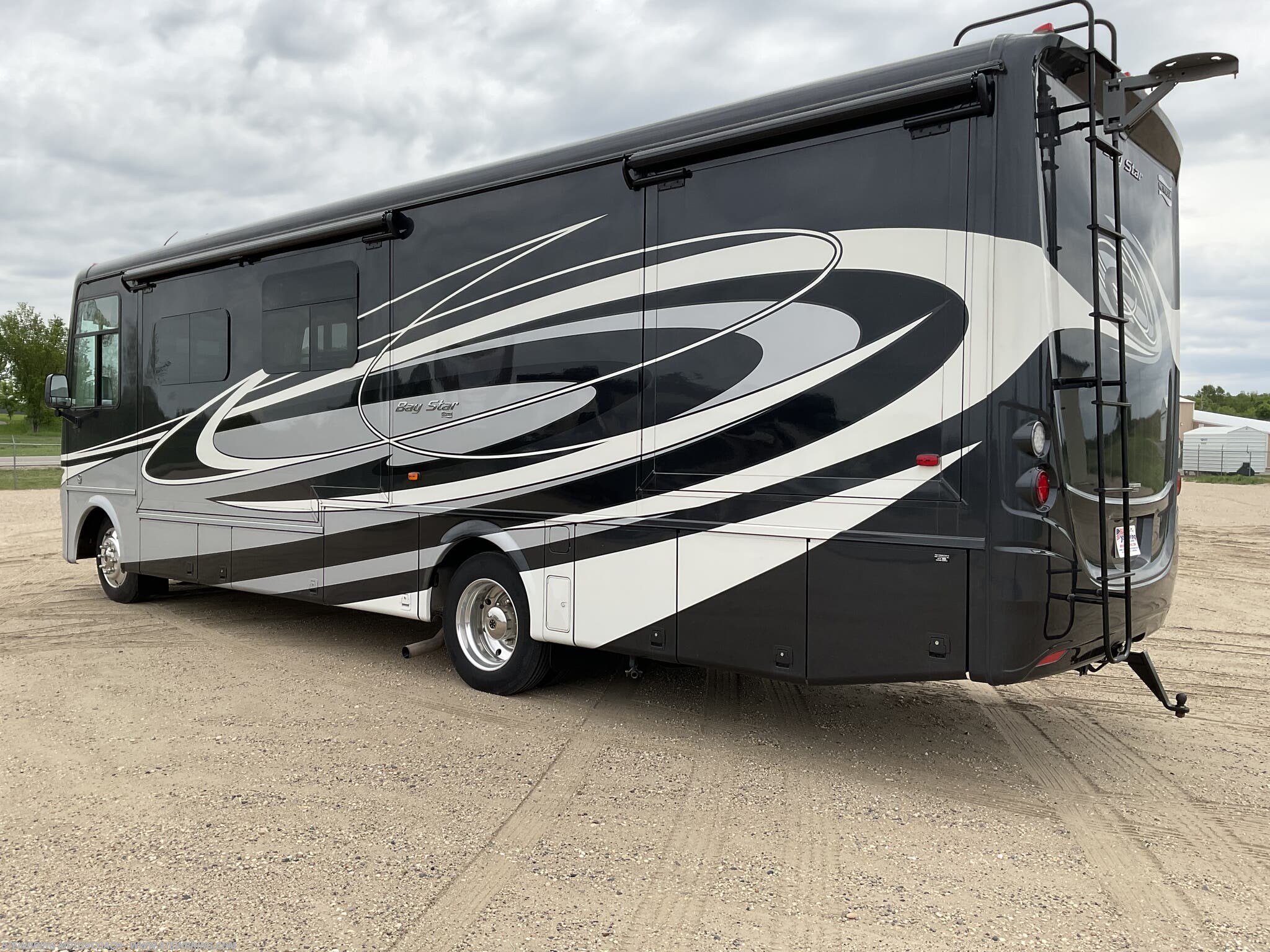 2017 Newmar Bay Star 3306 WITH BUNK BEDS RV for Sale in Garfield, MN