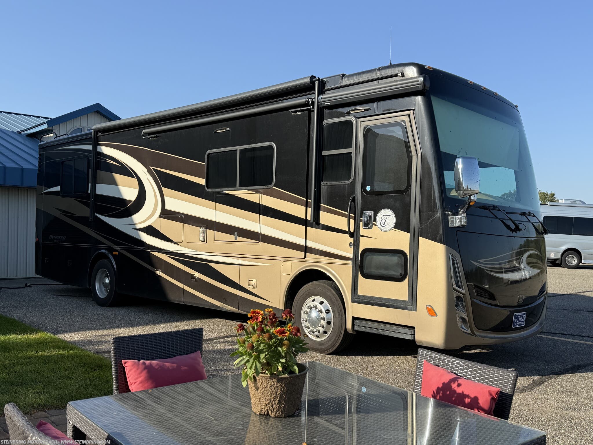2016 Tiffin Allegro Breeze 32 BR - Used Class A for sale by Steinbring Motorcoach in Garfield, Minnesota