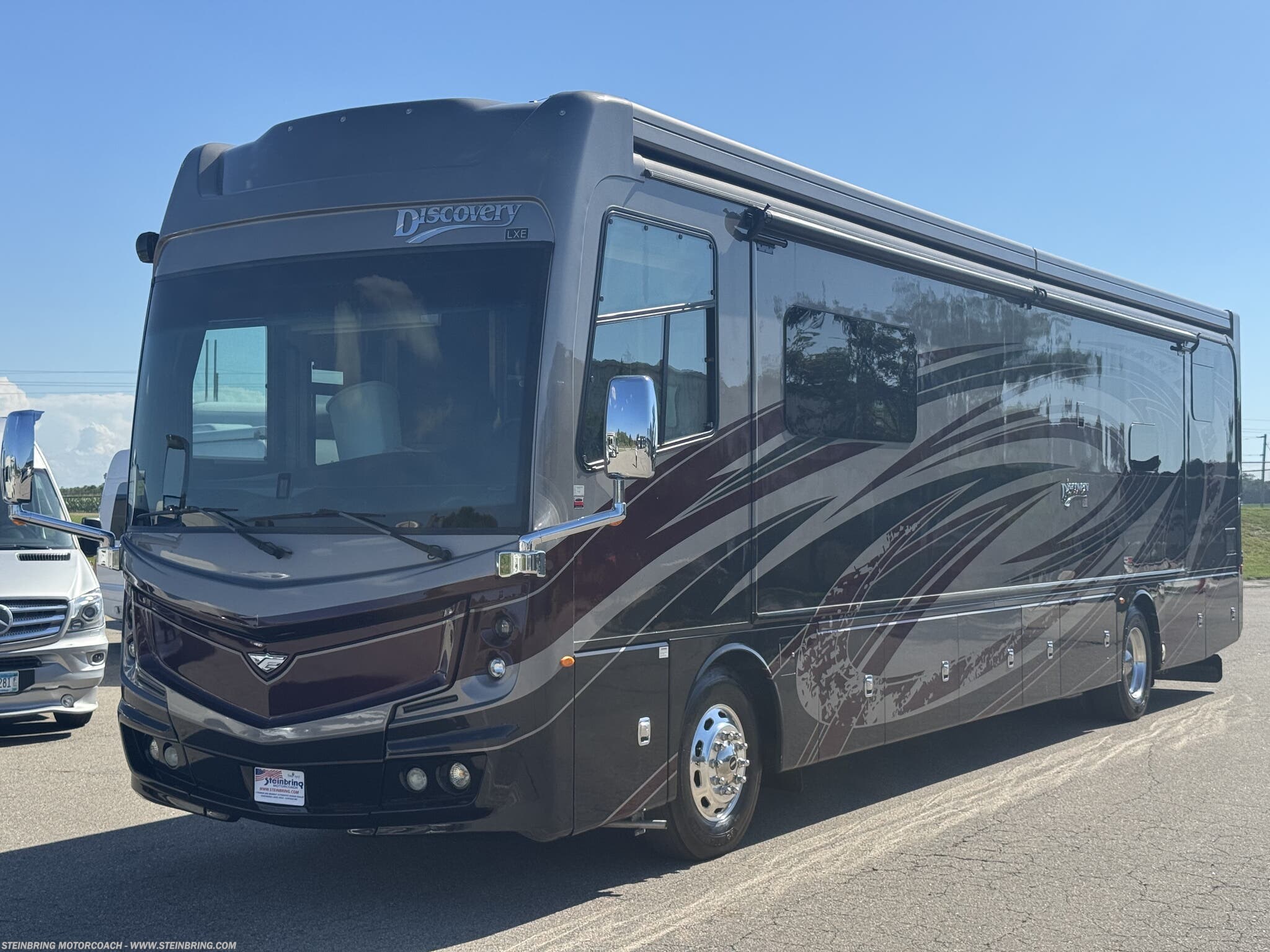 2020 Fleetwood Discovery LXE 40D