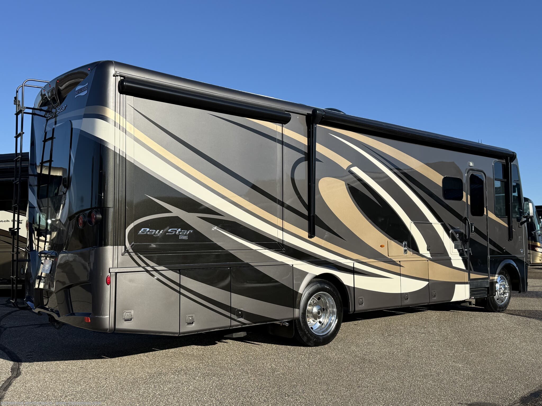 Used 2021 Newmar Bay Star 3124 available in Garfield, Minnesota