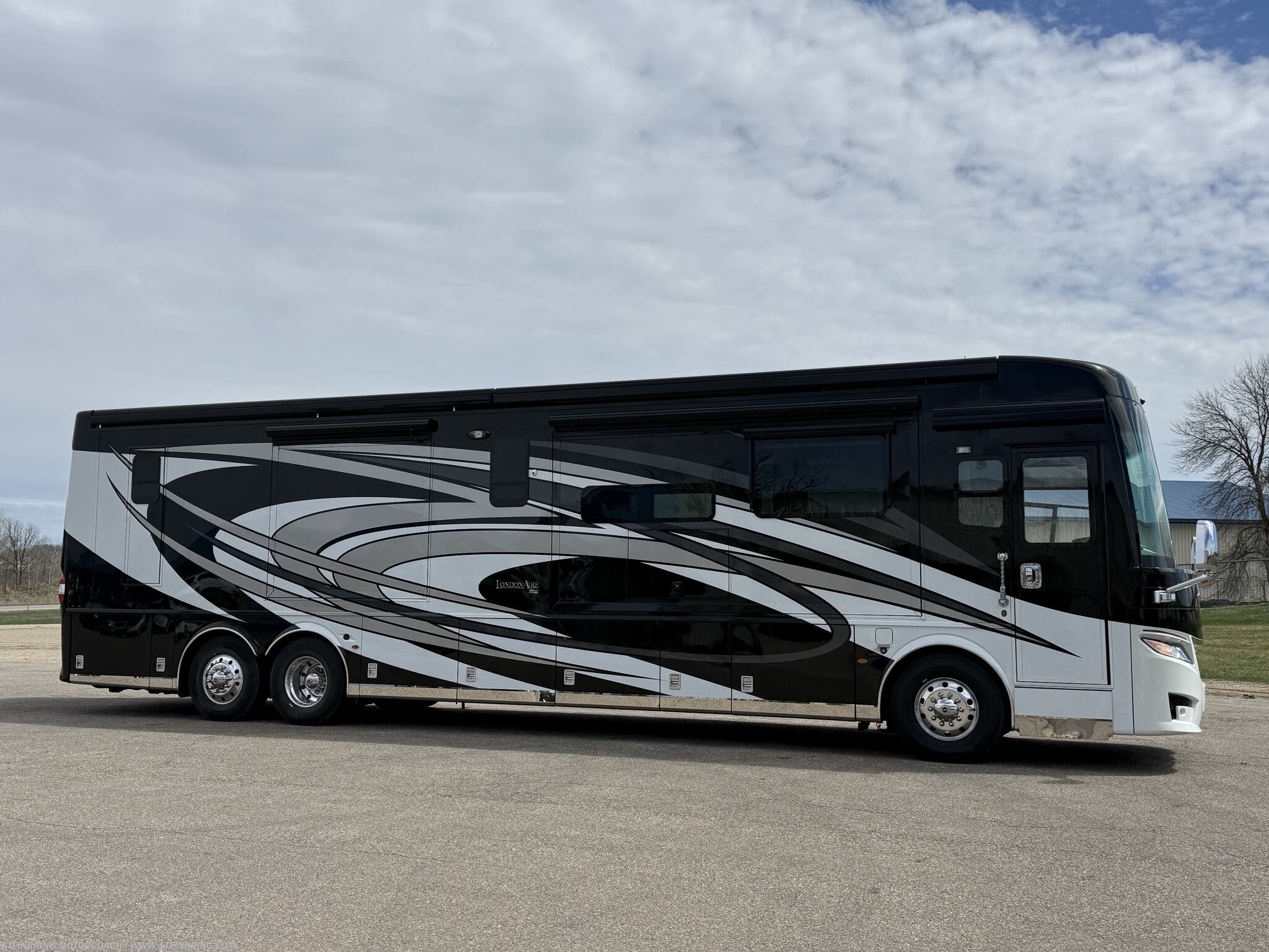 2021 London Aire 4551 by Newmar from Steinbring Motorcoach in Garfield, Minnesota