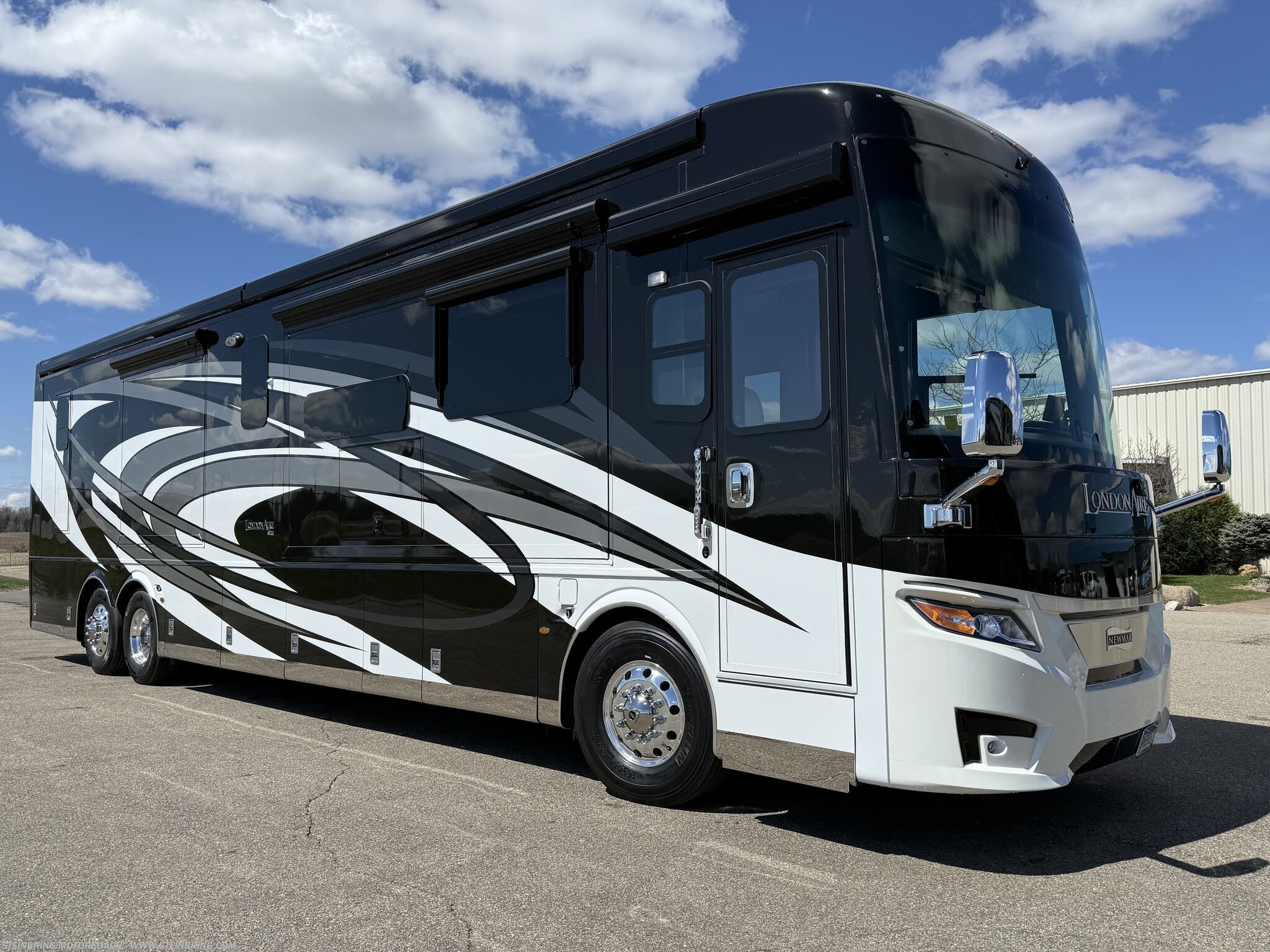 2021 Newmar London Aire 4551