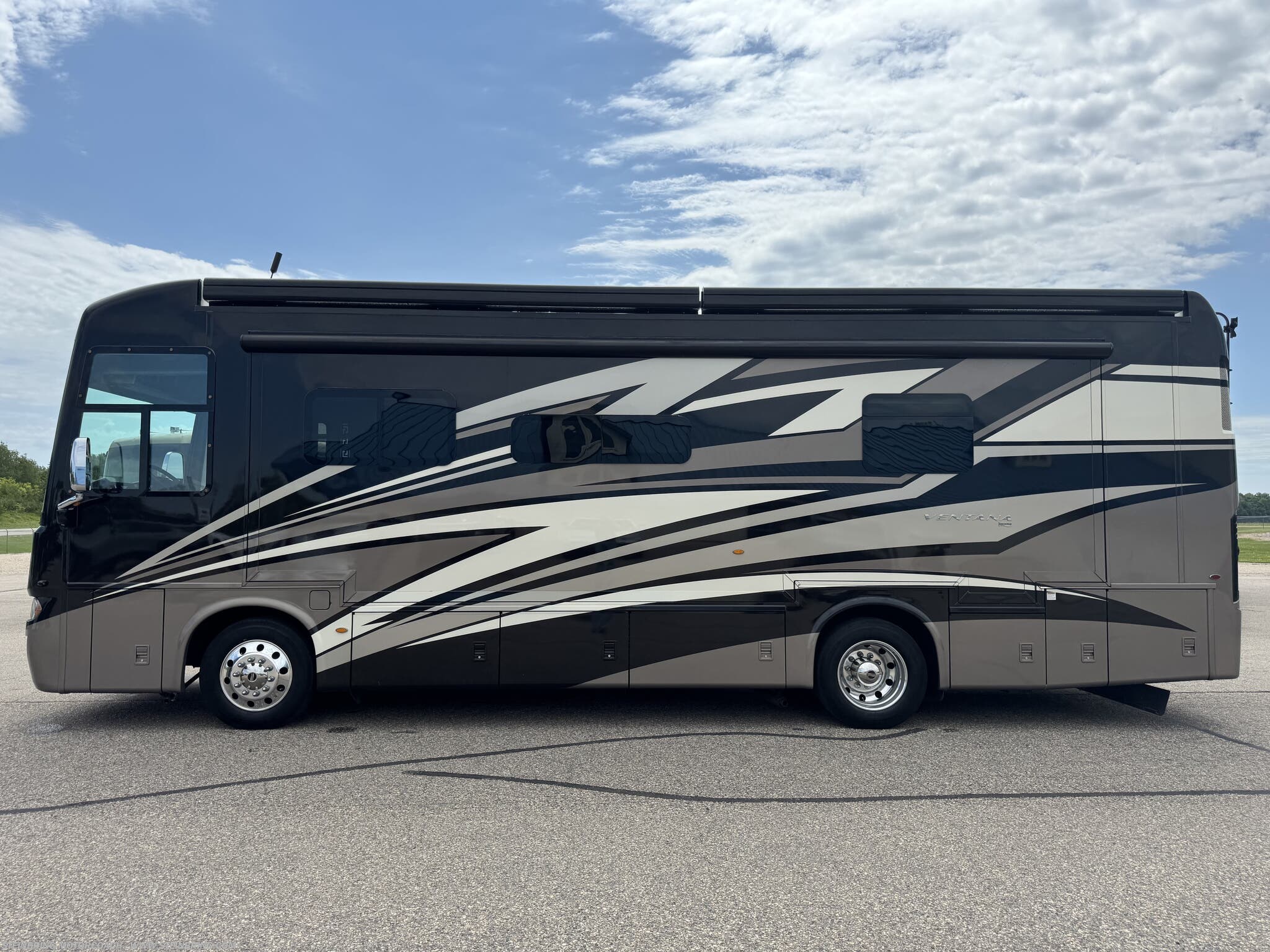 Used 2020 Newmar Ventana 3426 available in Garfield, Minnesota