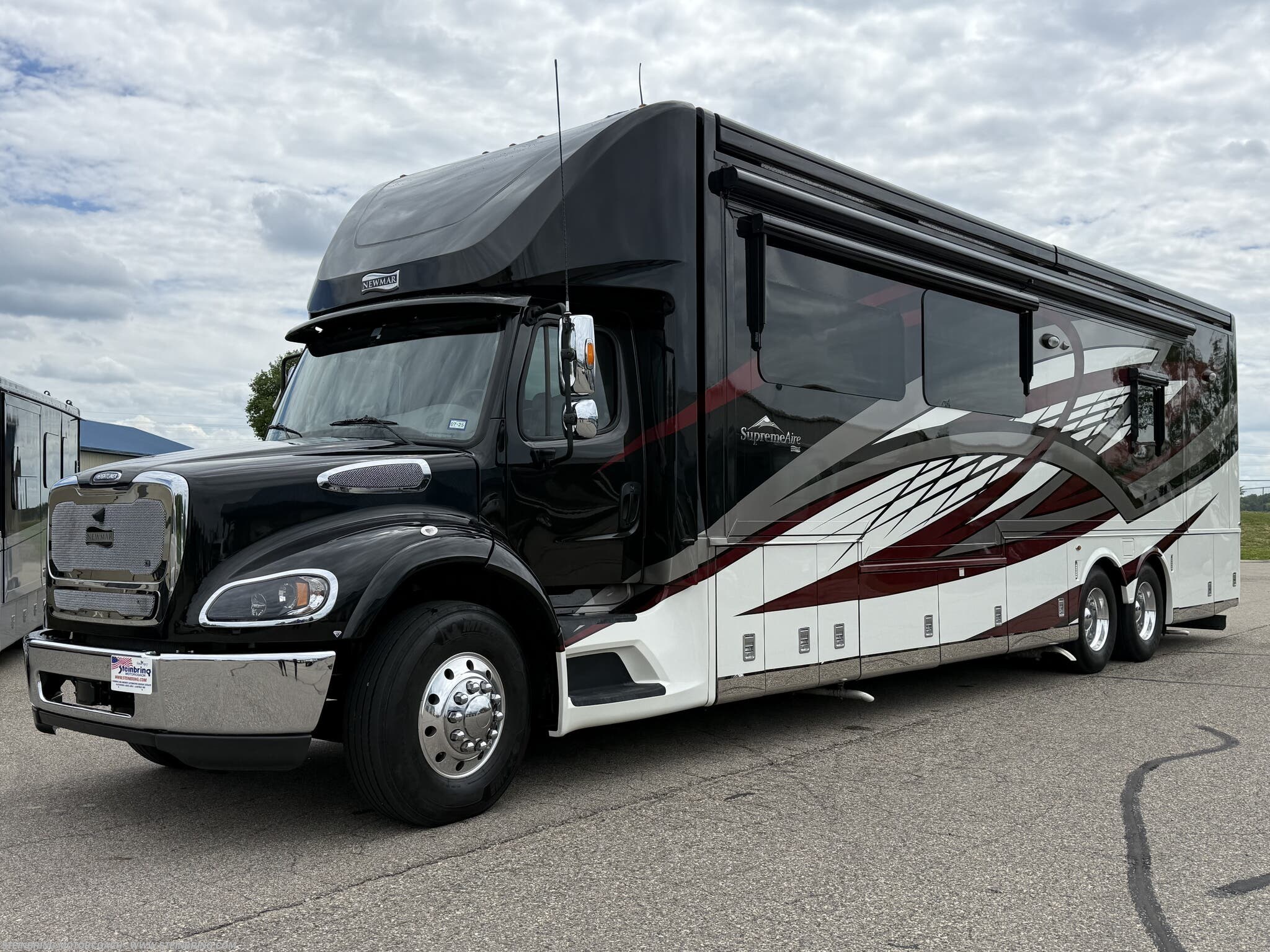 2023 Supreme Aire 4530 by Newmar from Steinbring Motorcoach in Garfield, Minnesota