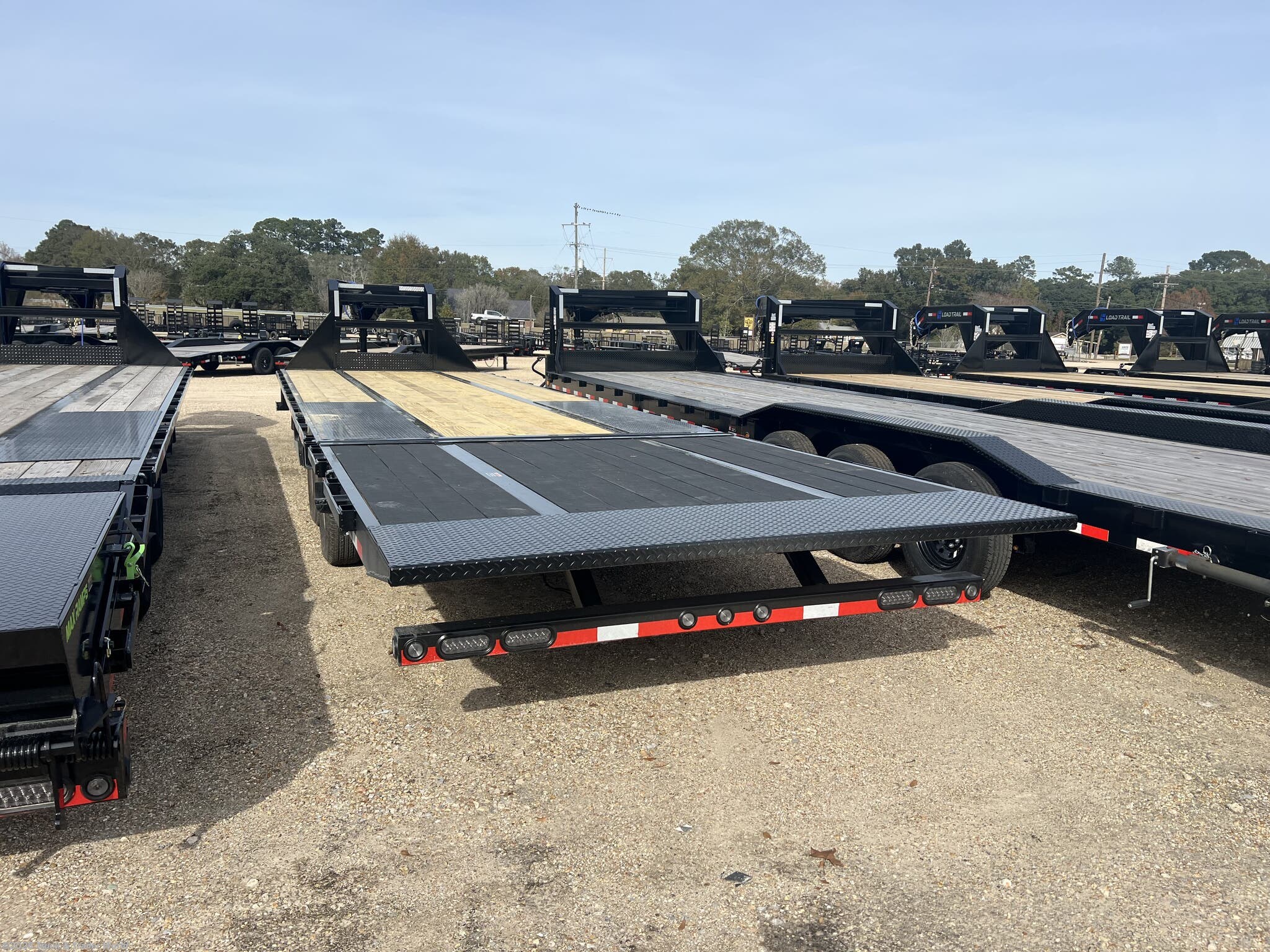 2026 GL 102" x 32' Tandem Low-Pro Gooseneck w/Hyd. Dove by Load Trail from Truck & Trailer World in Denham Springs, Louisiana