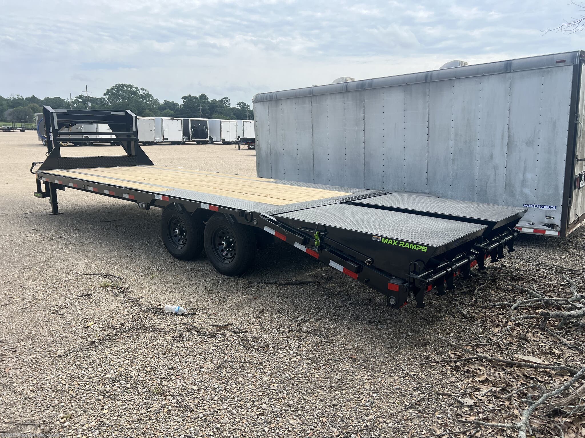 2026 GP 102" x 25' Single Wheel Low-Pro Gooseneck by Load Trail from Truck & Trailer World in Denham Springs, Louisiana