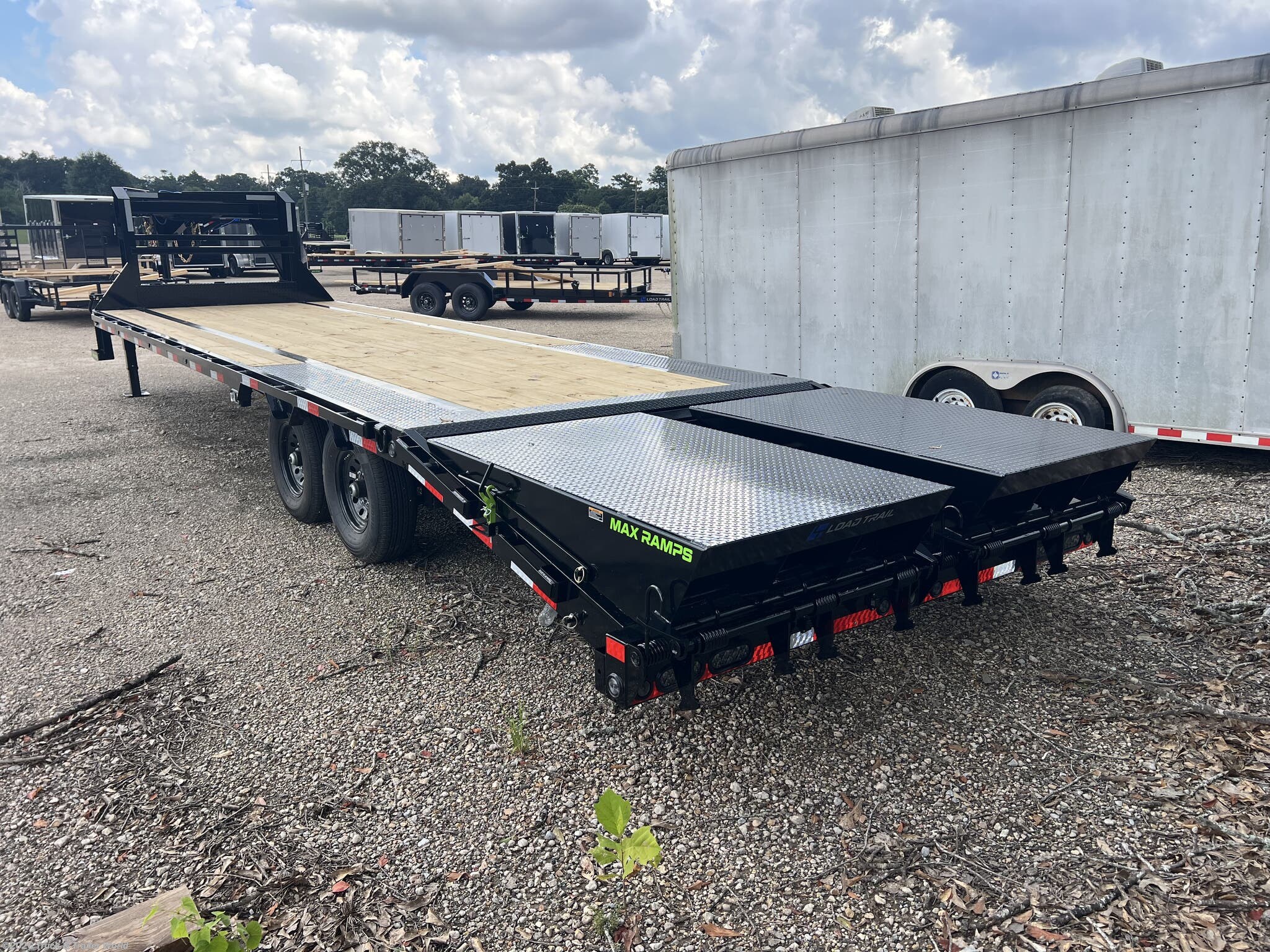 2026 GP 102" x 30' Single Wheel Low-Pro Gooseneck by Load Trail from Truck & Trailer World in Denham Springs, Louisiana