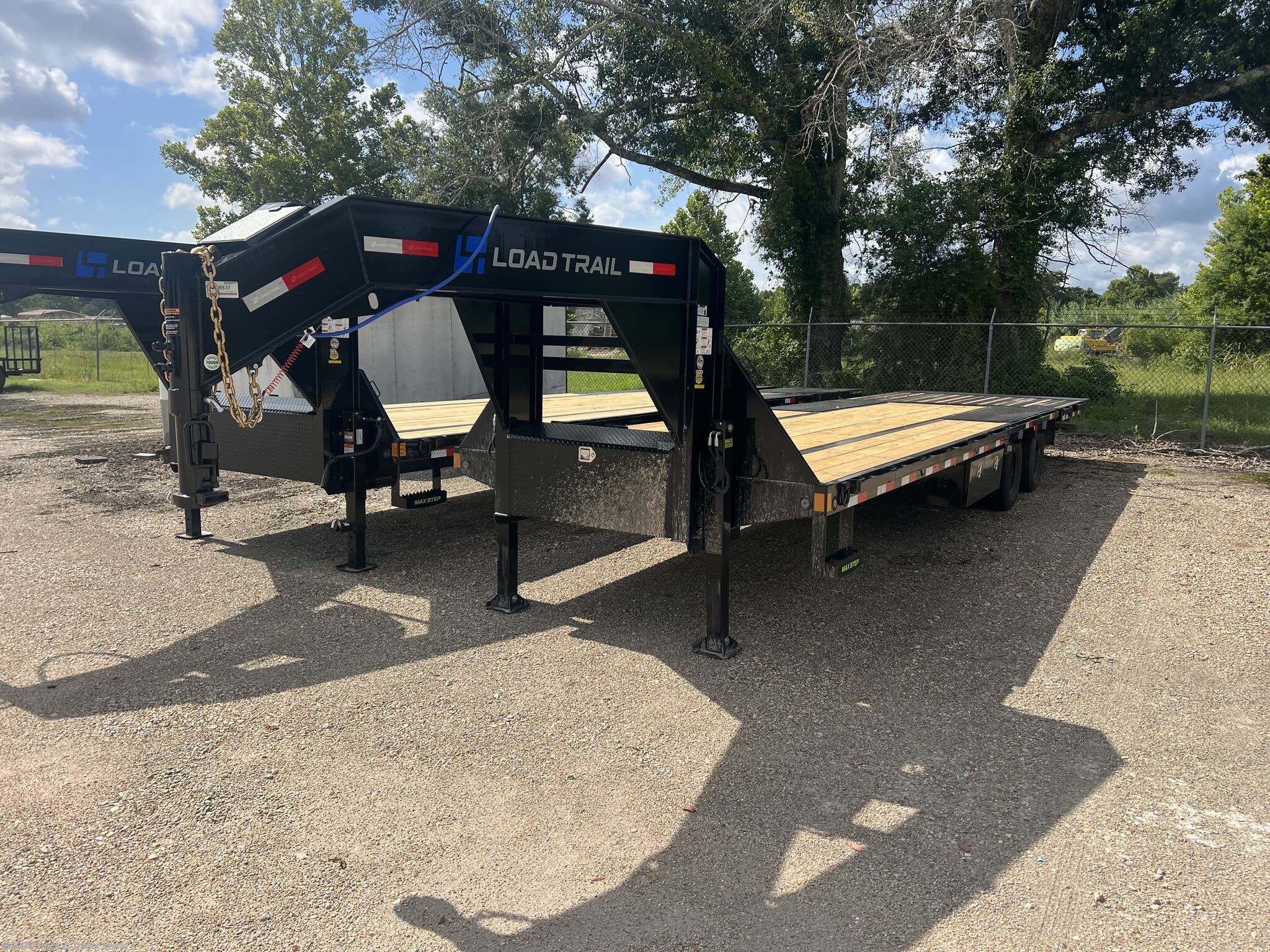 2027 Load Trail GL 102" x 32' Tandem Low-Pro Gooseneck w/ Hyd. Dove - New Deckover/Flat Deck Trailer for sale by Truck & Trailer World in Denham Springs, Louisiana
