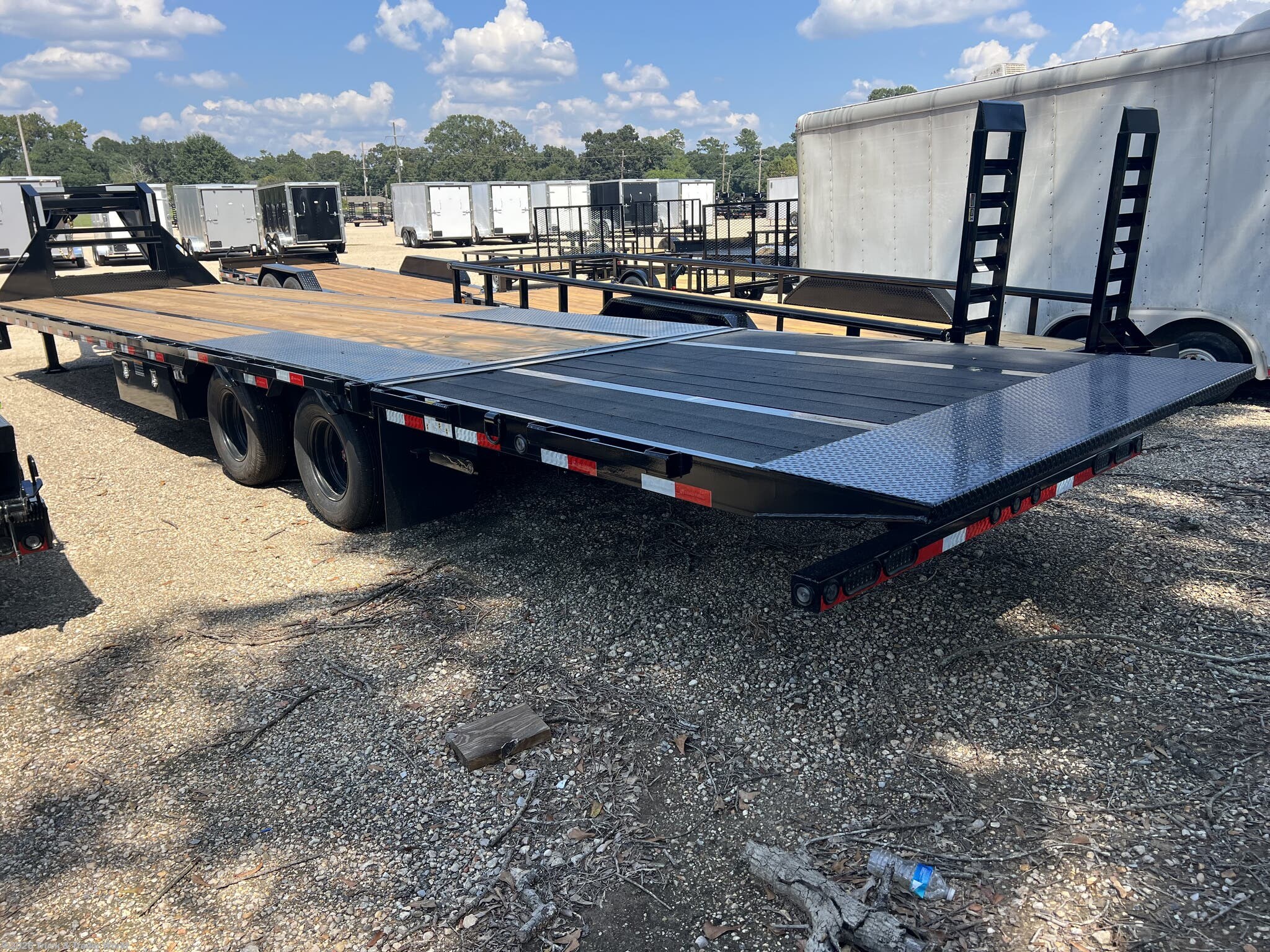 2027 GL 102" x 36' Tandem Low-Pro Gooseneck w/ Hyd. Dove by Load Trail from Truck & Trailer World in Denham Springs, Louisiana
